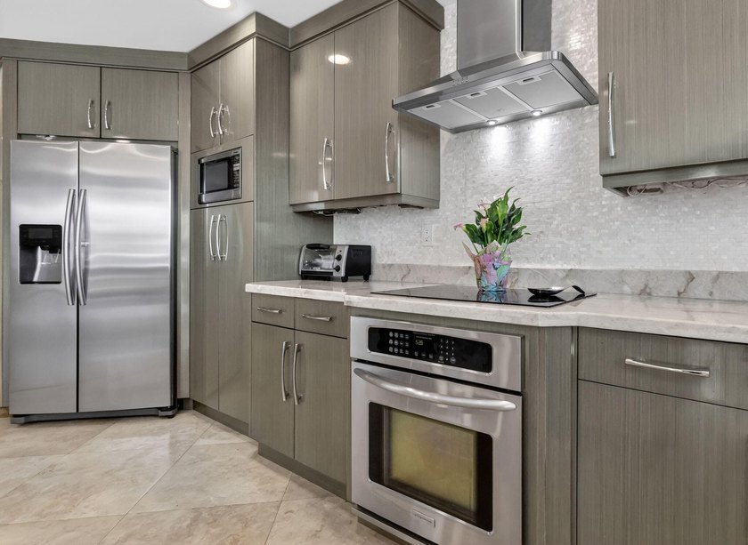 Boater's Paradise...Sophisticated Townhouse with breathtaking - photo 21