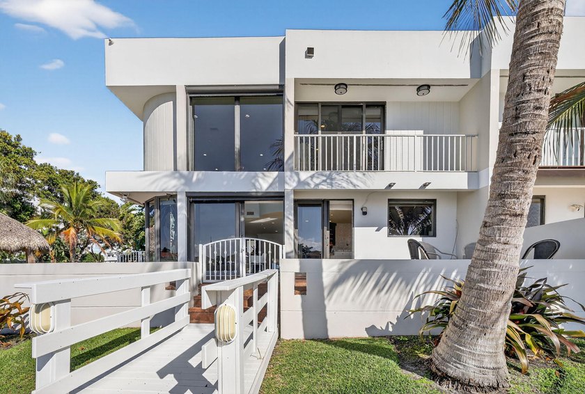 Boater's Paradise...Sophisticated Townhouse with breathtaking - photo 30