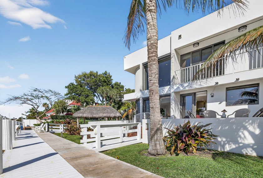 Boater's Paradise...Sophisticated Townhouse with breathtaking - photo 31