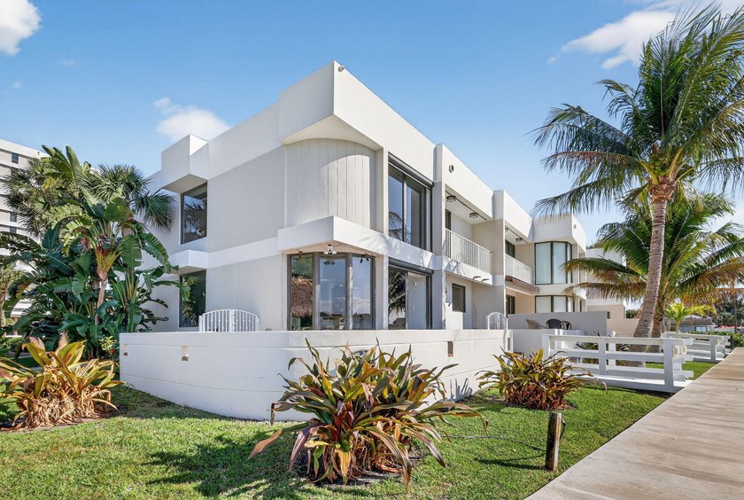 Boater's Paradise...Sophisticated Townhouse with breathtaking - photo 32
