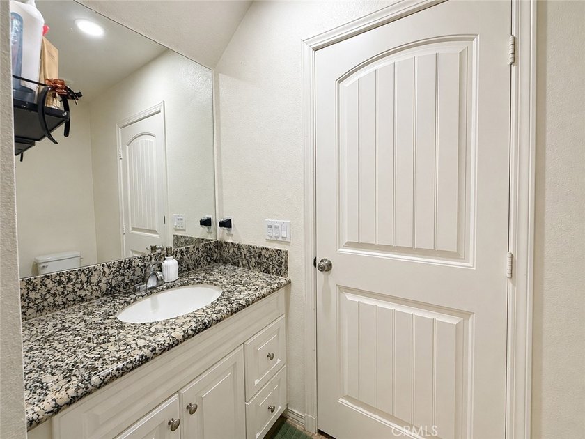 This is a great opportunity to own a modern home in Huntington - photo 4