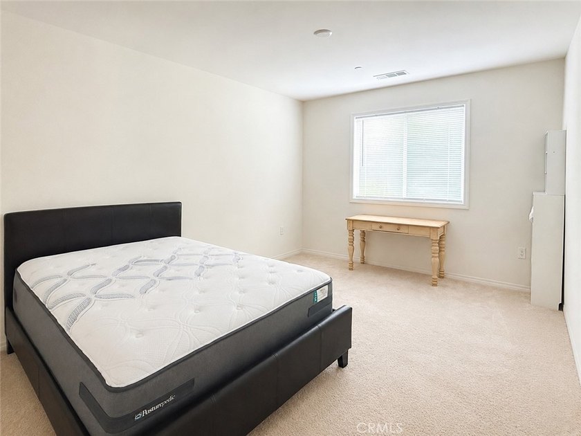 This is a great opportunity to own a modern home in Huntington - photo 8