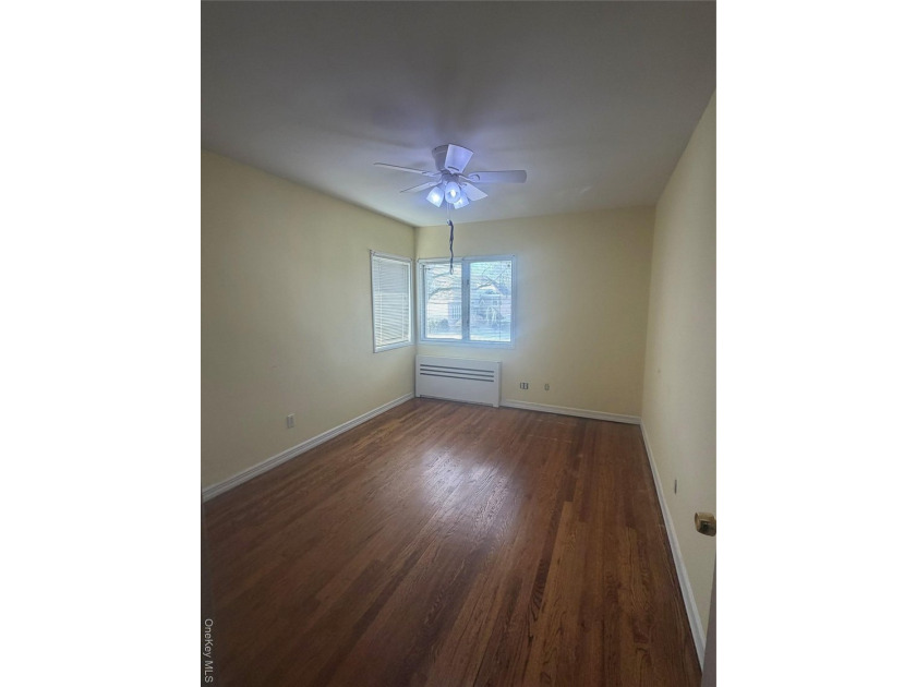 Welcome to this beautifully maintained 5 bedroom , 4 bathroom - photo 13