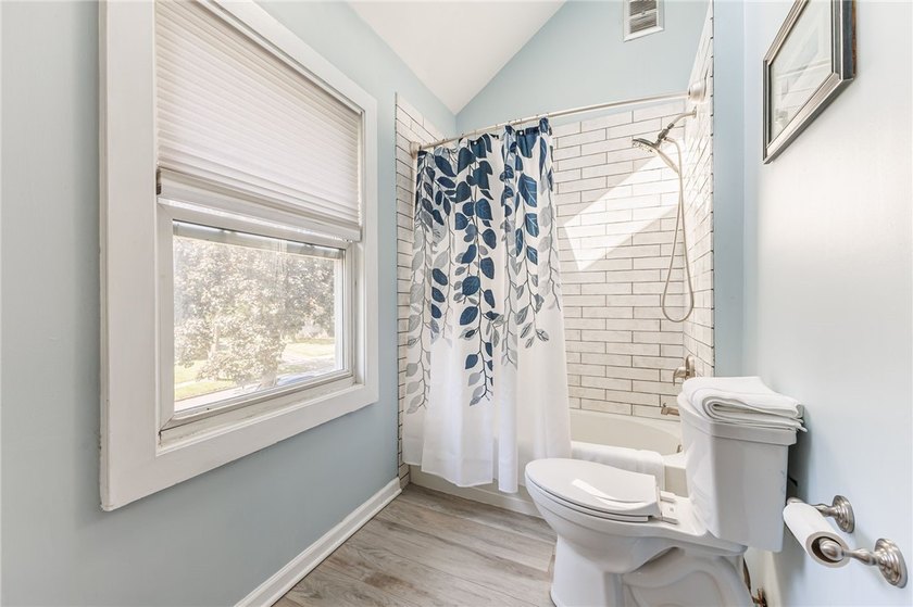 North Winton Village Charmer! Welcome to 170 Dalkeith Rd, where - photo 18