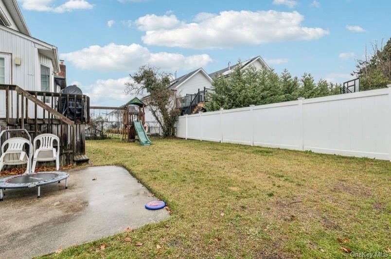 Welcome to this beautifully maintained 5 bedroom , 4 bathroom - photo 22