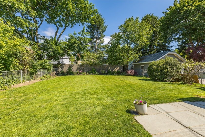 North Winton Village Charmer! Welcome to 170 Dalkeith Rd, where - photo 24