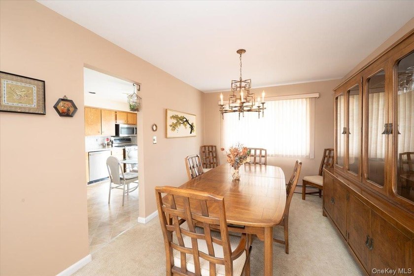 Beautiful Hi Ranch w/ all Large rooms including 4 Ample bedrooms - photo 24