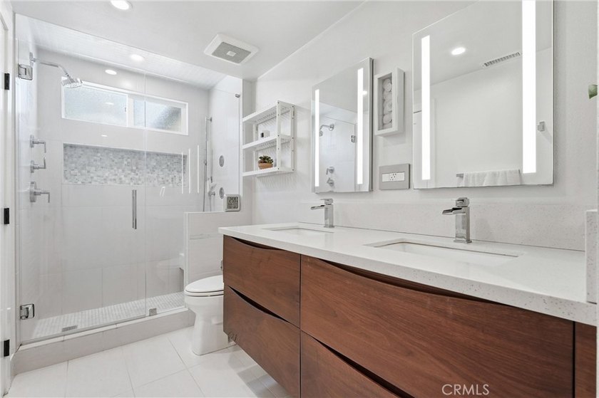 You found it! Open floor pan, new modern updates, main floor - photo 24