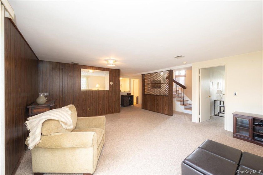 Beautiful Hi Ranch w/ all Large rooms including 4 Ample bedrooms - photo 30