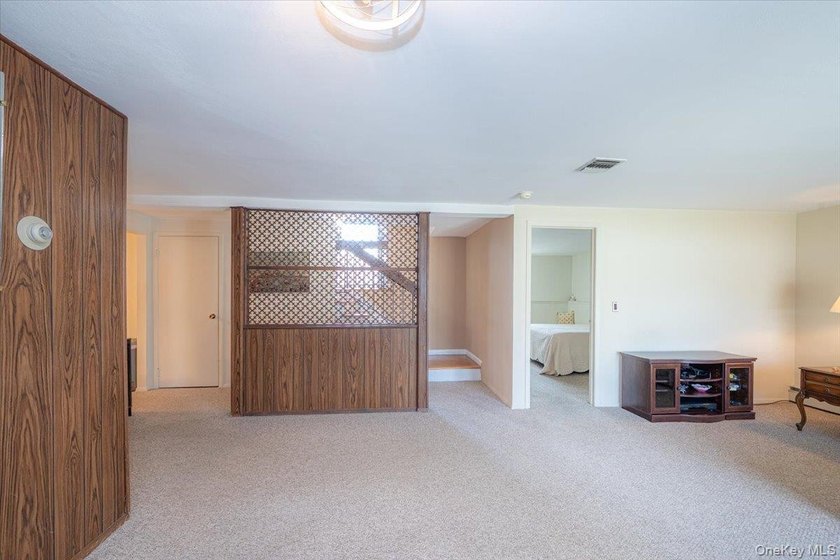Beautiful Hi Ranch w/ all Large rooms including 4 Ample bedrooms - photo 31