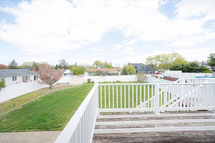 Beautiful Hi Ranch w/ all Large rooms including 4 Ample bedrooms - photo 42