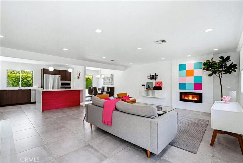 Updated, chic and gorgeous, move in ready mid-century modern - photo 5