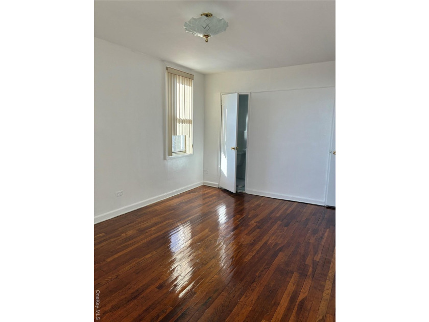 Welcome to 1430 Thieriot Ave. This 3 bedroom, 2 bath apartment - photo 5