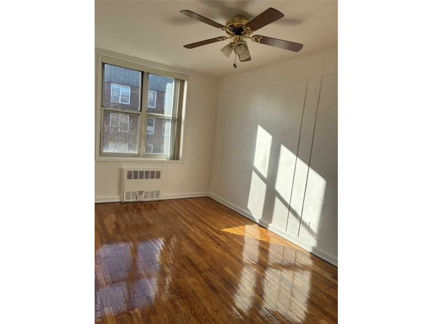 Welcome to 1430 Thieriot Ave. This 3 bedroom, 2 bath apartment - photo 8