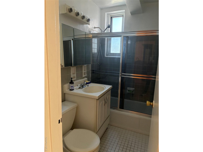 Welcome to 1430 Thieriot Ave. This 3 bedroom, 2 bath apartment - photo 10