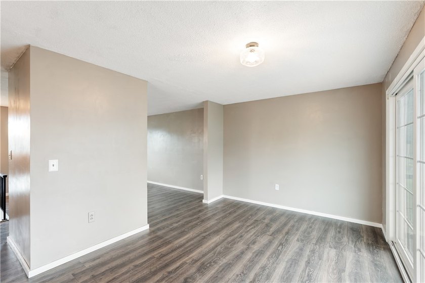 Welcome to 47 W Toulon Drive! This move-in ready 3-bedroom - photo 14