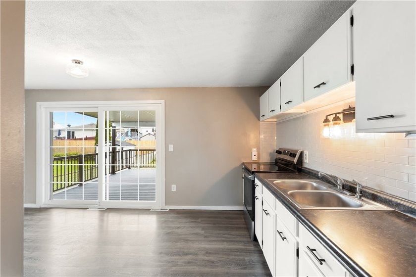 Welcome to 47 W Toulon Drive! This move-in ready 3-bedroom - photo 16
