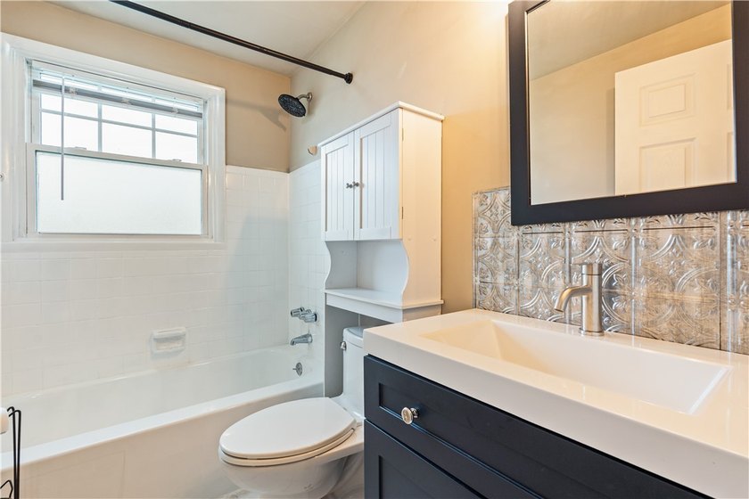 Welcome to 47 W Toulon Drive! This move-in ready 3-bedroom - photo 19