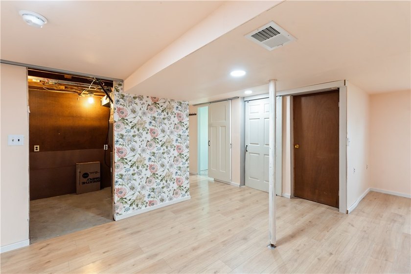 Welcome to 47 W Toulon Drive! This move-in ready 3-bedroom - photo 23