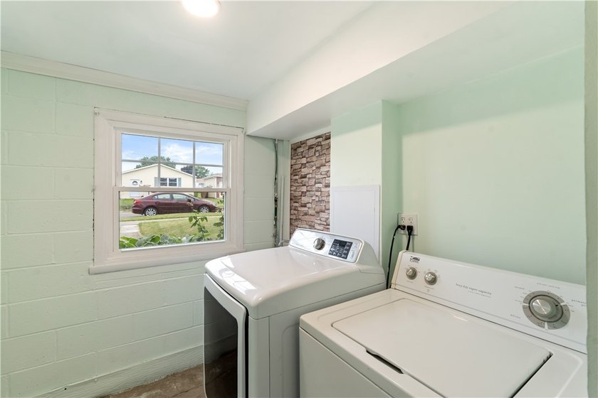 Welcome to 47 W Toulon Drive! This move-in ready 3-bedroom - photo 29