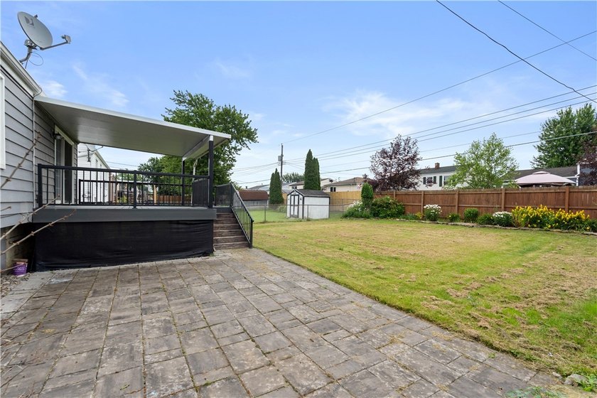Welcome to 47 W Toulon Drive! This move-in ready 3-bedroom - photo 36