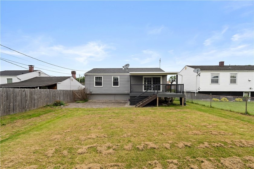 Welcome to 47 W Toulon Drive! This move-in ready 3-bedroom - photo 39