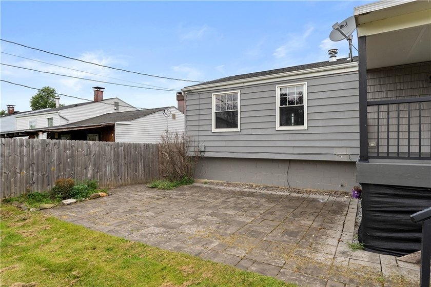 Welcome to 47 W Toulon Drive! This move-in ready 3-bedroom - photo 40