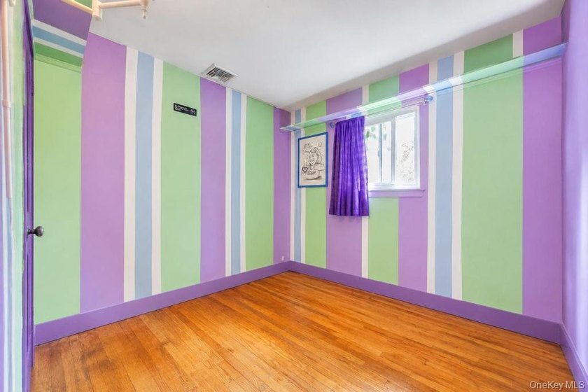 Welcome to 16 E Grove Street in Massapequa - a spacious and - photo 15