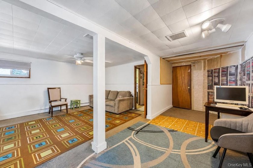 Welcome to 16 E Grove Street in Massapequa - a spacious and - photo 22