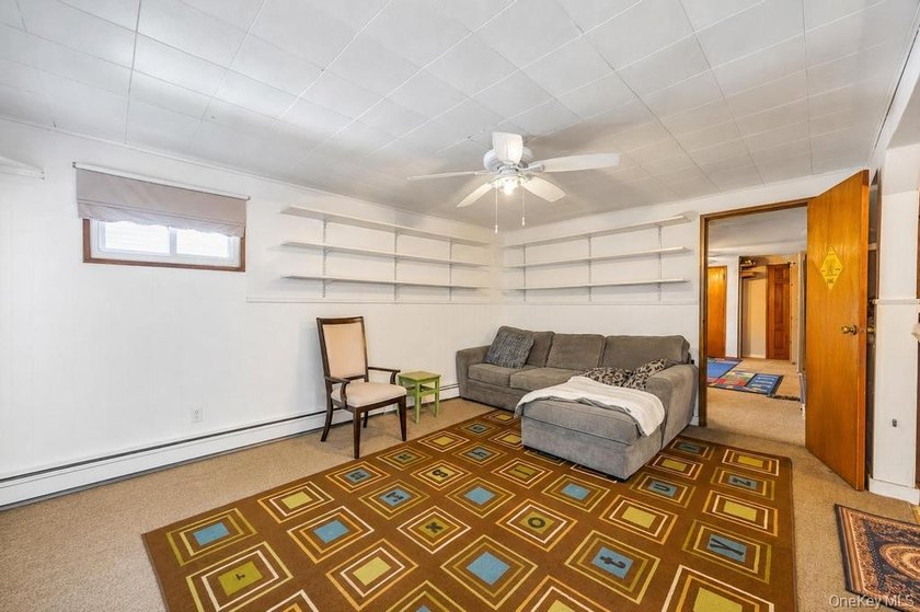 Welcome to 16 E Grove Street in Massapequa - a spacious and - photo 23