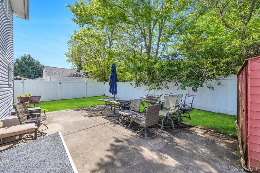 Welcome to 16 E Grove Street in Massapequa - a spacious and - photo 30