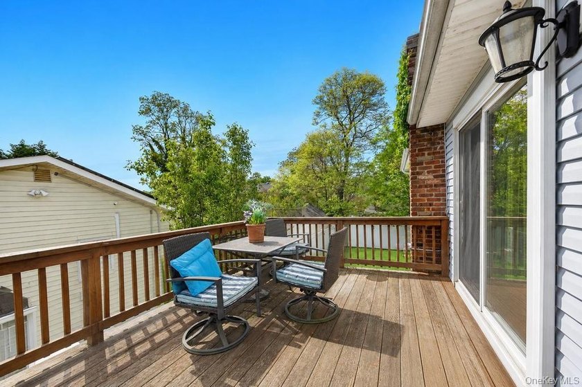 Welcome to 16 E Grove Street in Massapequa - a spacious and - photo 34
