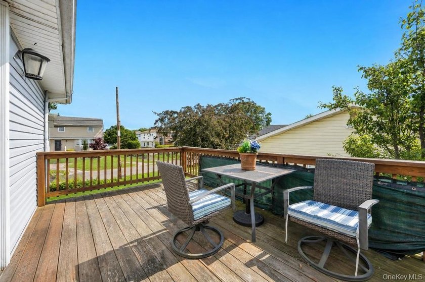 Welcome to 16 E Grove Street in Massapequa - a spacious and - photo 35