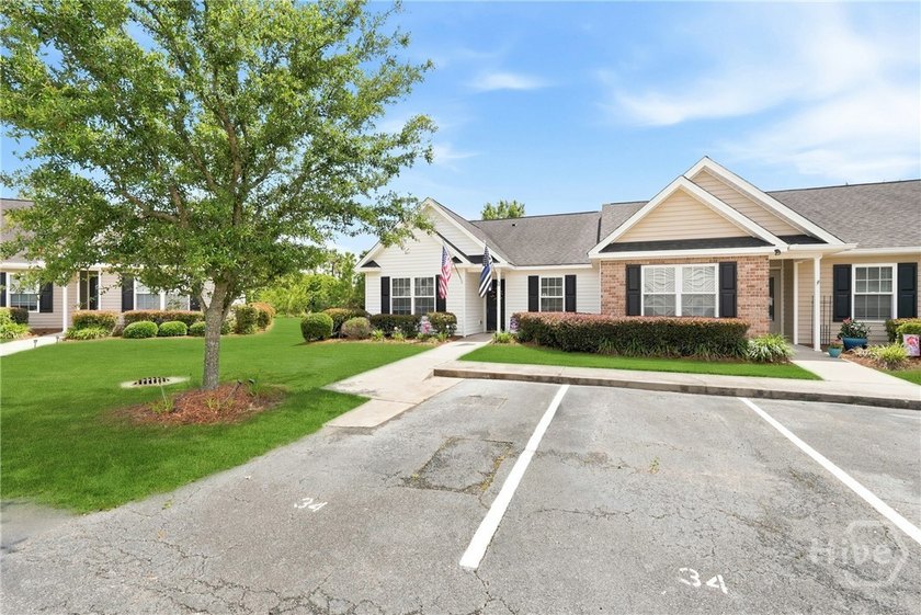 Enjoy low-maintenance living in this well-cared-for 2-bedroom - photo 3
