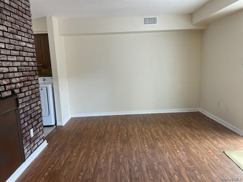 Welcome to this beautifully updated 3-bedroom, 2-bathroom - photo 6
