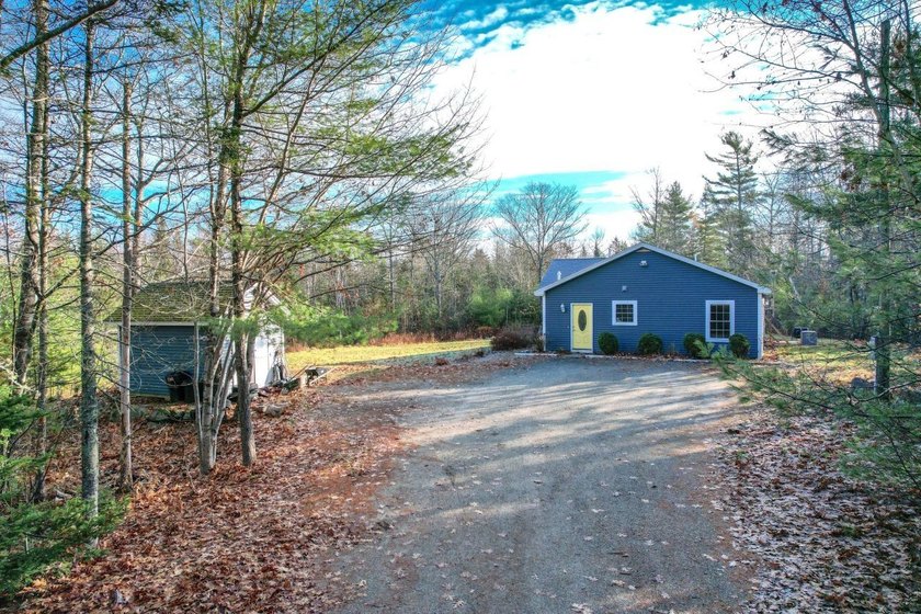 Enjoy privacy and comfort in this inviting 3-bedroom, 2 full - photo 4