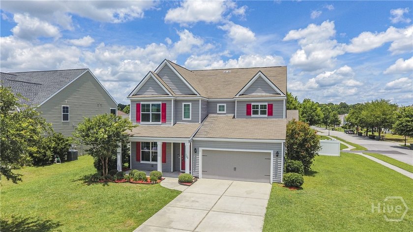 Situated on a premium corner lot in the gated Highland Square - photo 2