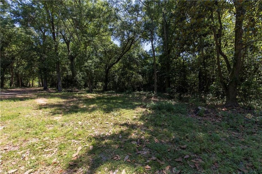 Looking for that spot with ample privacy and a waterfront view - photo 30
