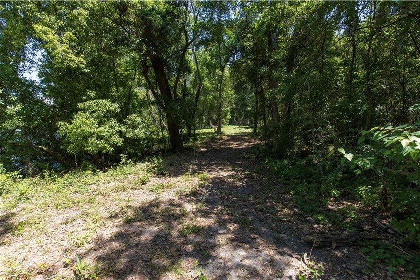 Looking for that spot with ample privacy and a waterfront view - photo 42