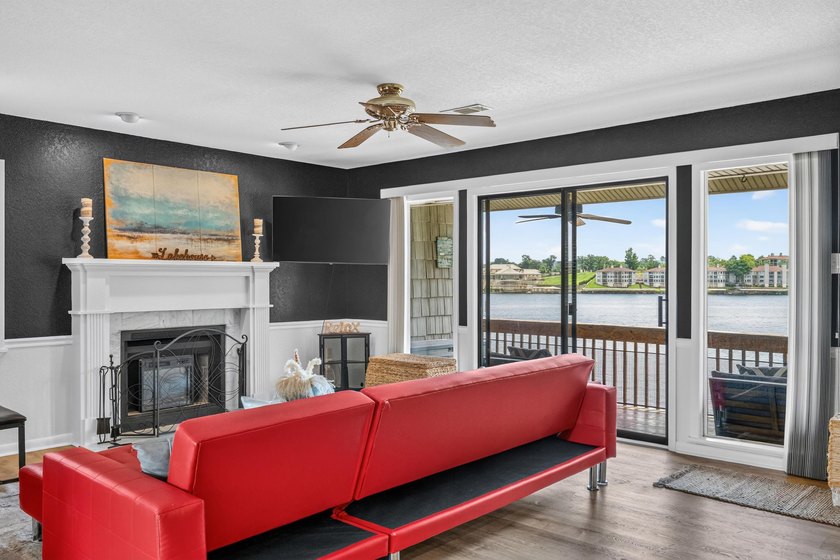 Beautifully updated lakefront condo on the main channel of Lake - photo 13