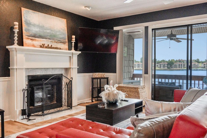 Beautifully updated lakefront condo on the main channel of Lake - photo 17