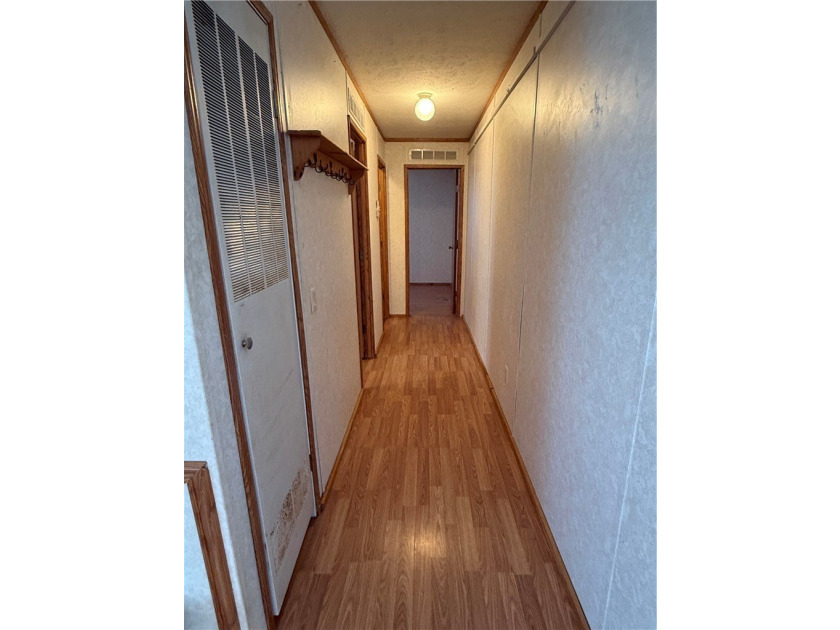 Affordable living! Three bedroom, two full bath 2005 Fairmont - photo 21