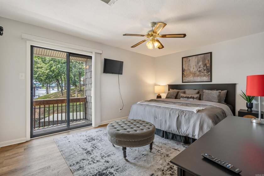 Beautifully updated lakefront condo on the main channel of Lake - photo 29