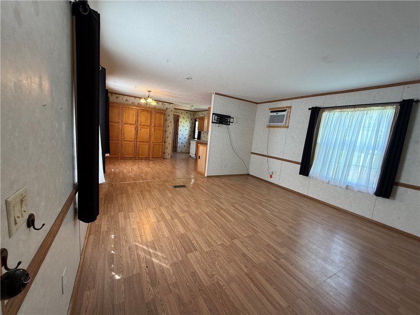 Affordable living! Three bedroom, two full bath 2005 Fairmont - photo 30