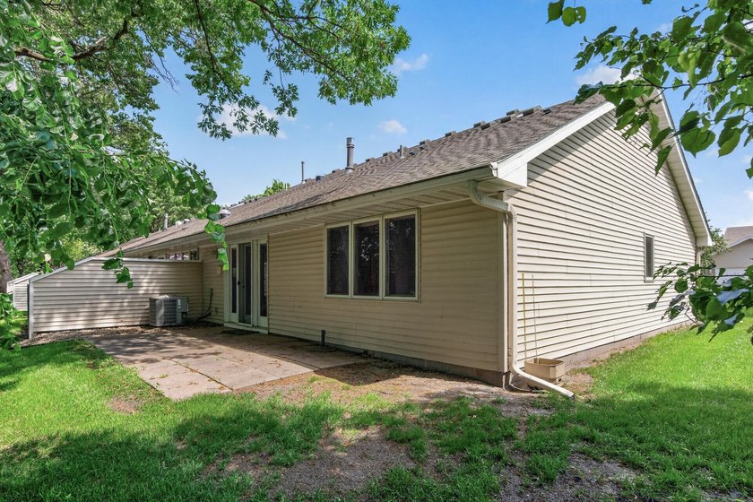 This beautiful 2 bedroom, 2 bath end-unit townhome offers tons - photo 30