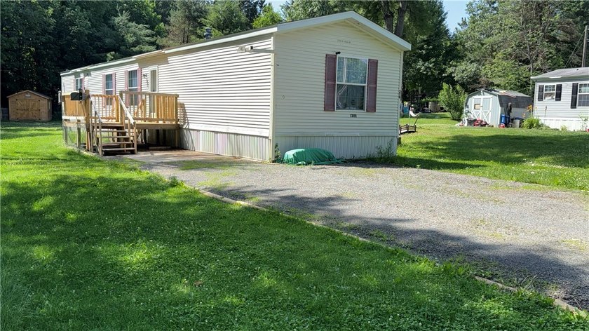 Affordable living! Three bedroom, two full bath 2005 Fairmont - photo 31