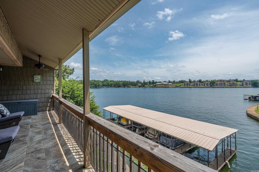 Beautifully updated lakefront condo on the main channel of Lake - photo 35