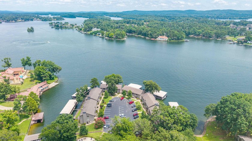 Beautifully updated lakefront condo on the main channel of Lake - photo 42