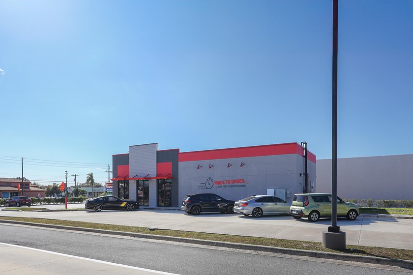 Established Charley's Cheesesteaks &amp; Wings franchise located - photo 5