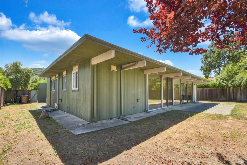 Classic 1955 Eichler in Terra Linda  one of Marin's most beloved - photo 3